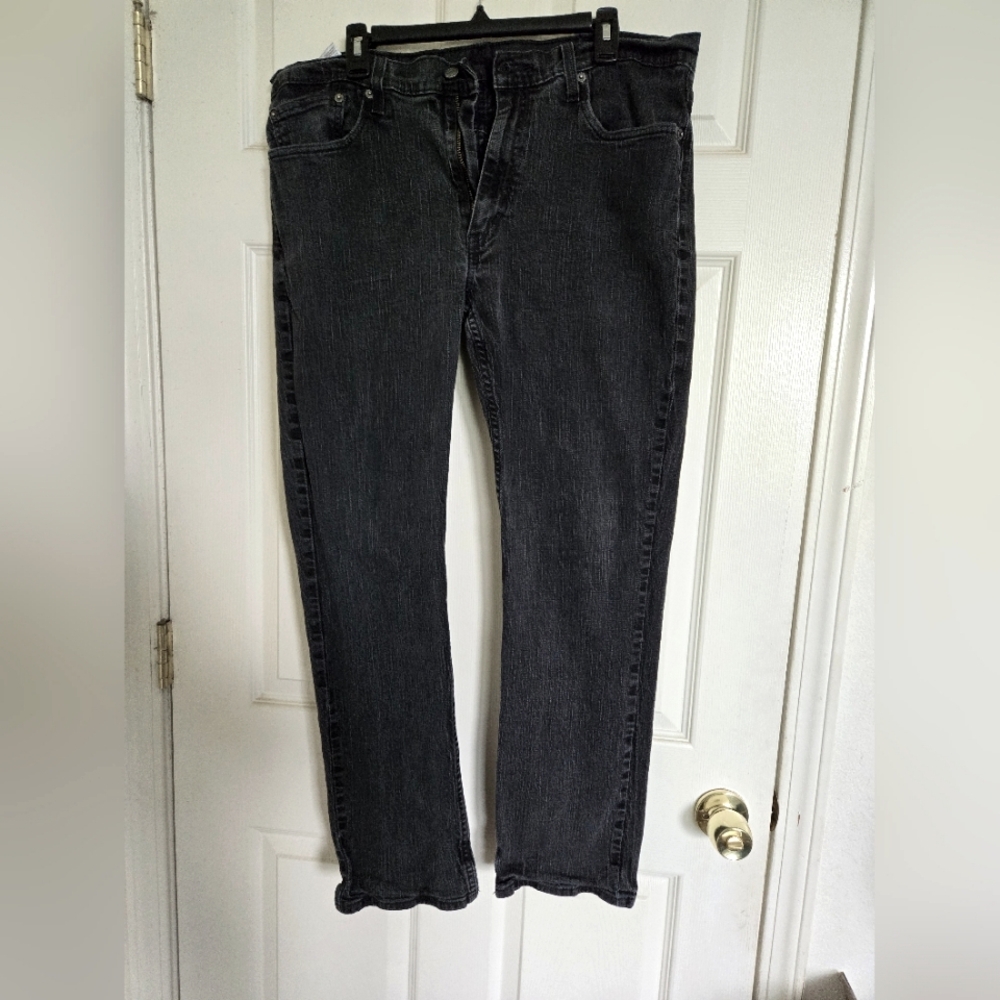 Levi Strauss & Co. men's 514 straight leg jeans size 38X32 Black
